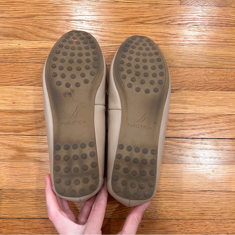 NAUTICA WOMENS 6.5 BEIGE LOAFERS - Picture 2 of 4